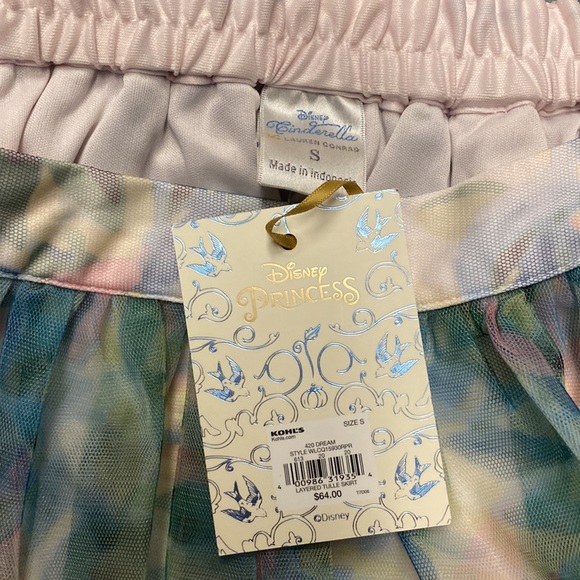 Never worn Cinderella collection skirt - Picture 2 of 2